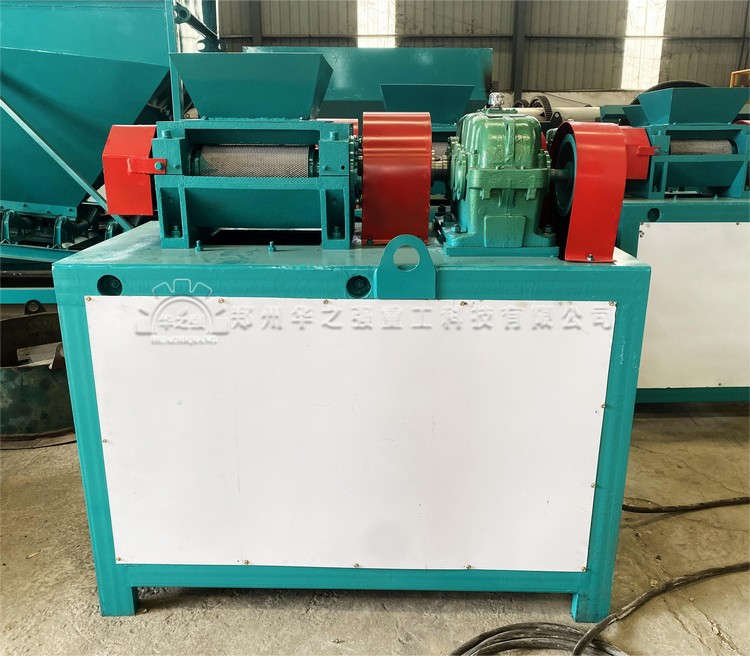 對輥擠壓造粒機(jī).jpg