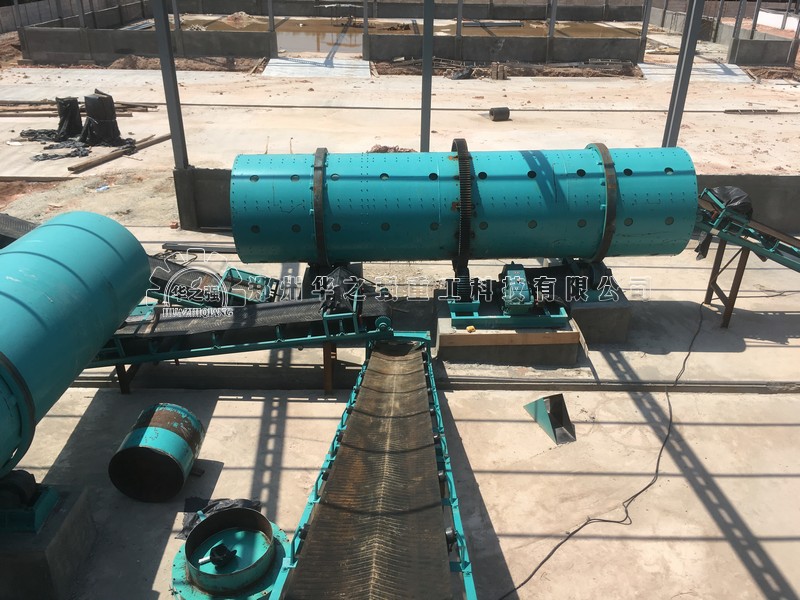 有機肥設(shè)備中雞糞有機肥生產(chǎn)線的優(yōu)點是什么？